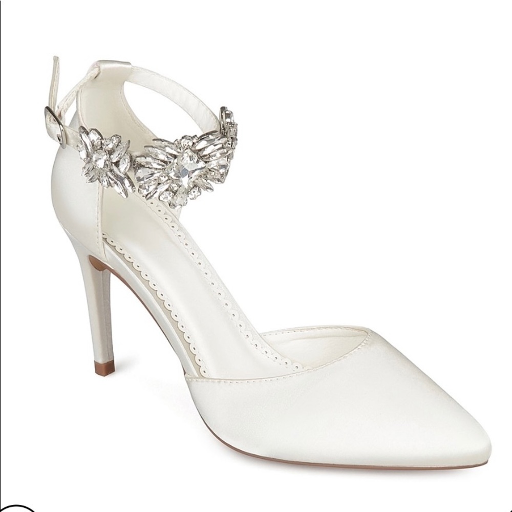 Journee Collection Loxley Pumps bridal wedding
